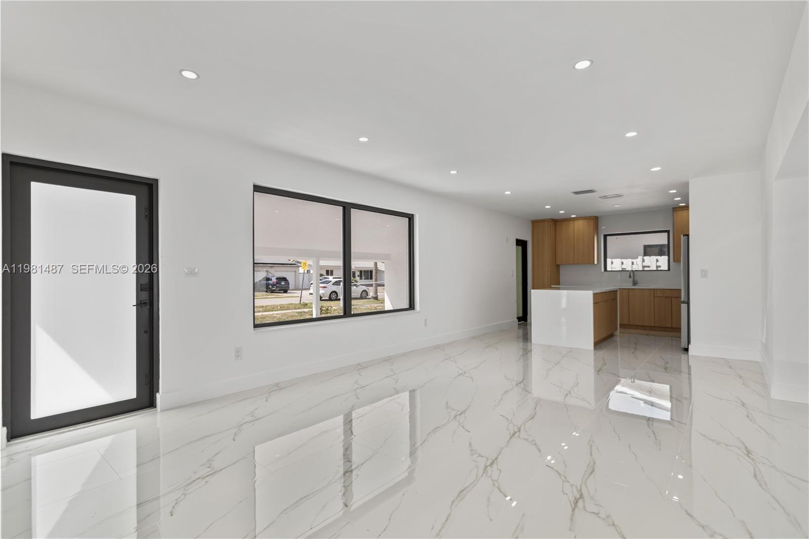 921 W 50th Pl, Hialeah FL 33012