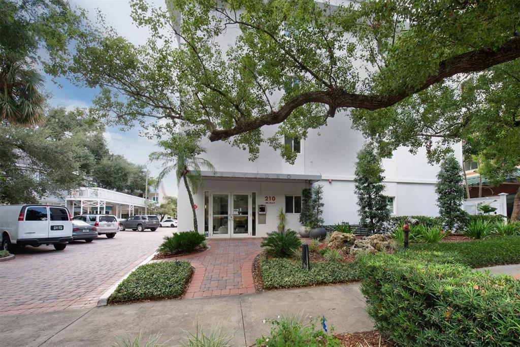 210 5TH AVENUE S UNIT 402