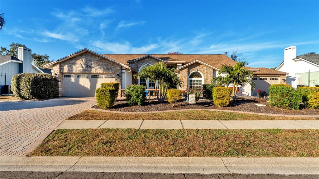 874 STRATFORD DRIVE