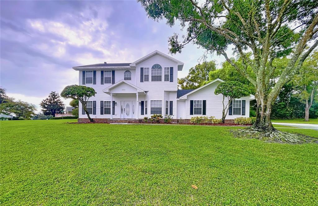 1904 VISTA VIEW DRIVE