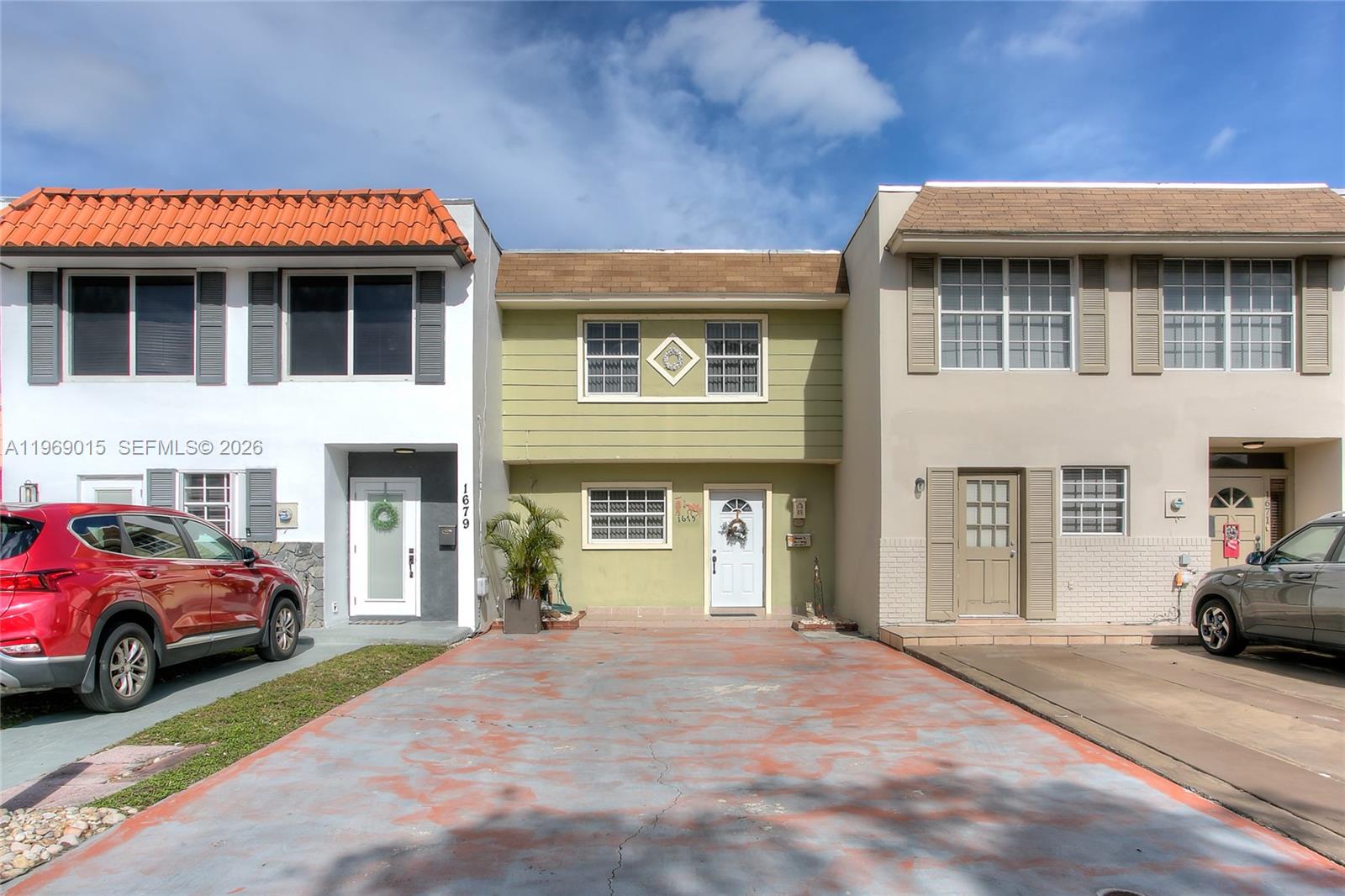 1675 W 72nd St, Hialeah FL 33014