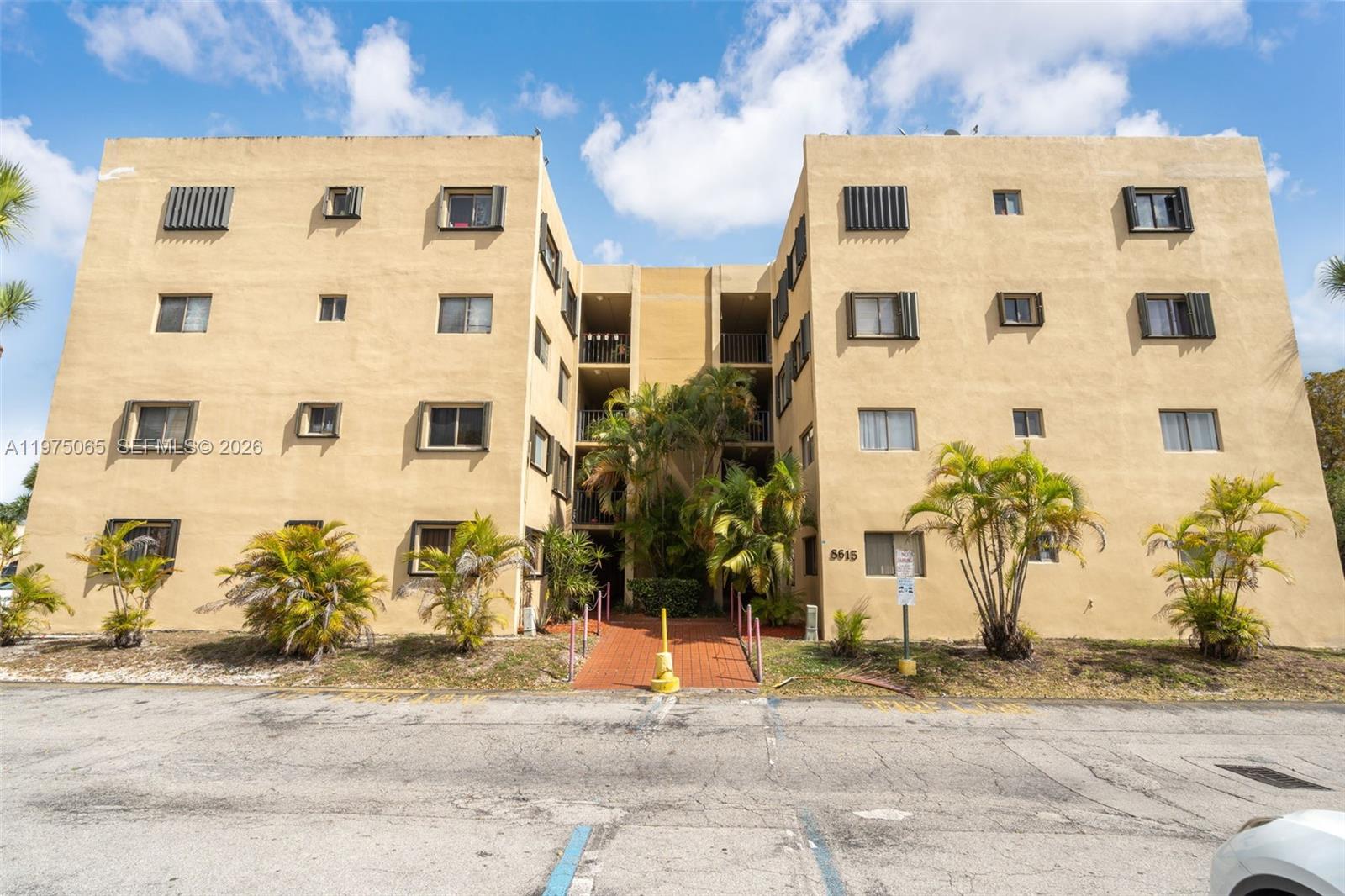 8615 NW 8th St # 421, Miami FL 33126
