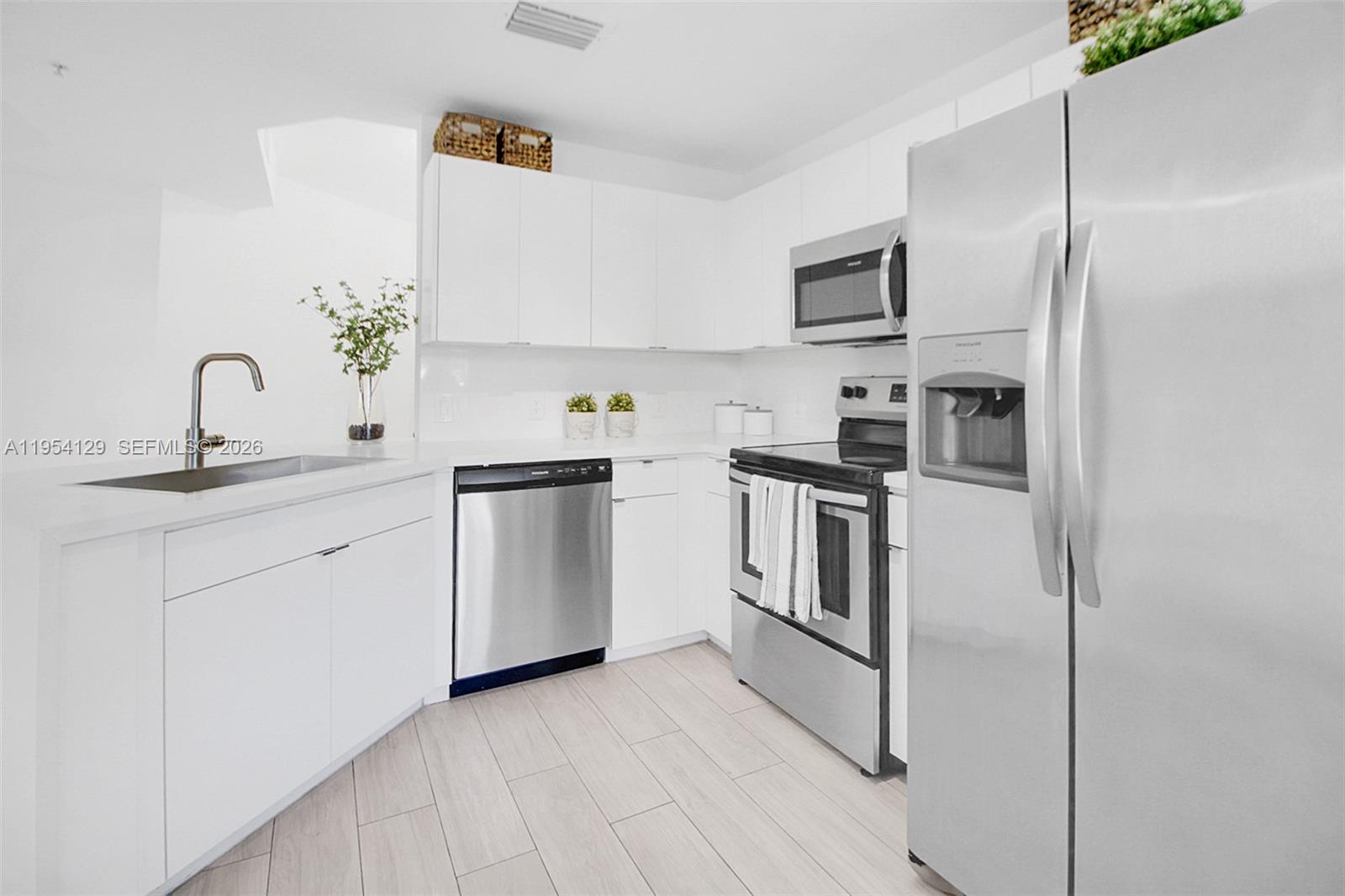 8930 NE 8th Ave # 901, Miami FL 33138