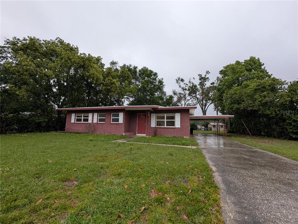 208 OAKWOOD DRIVE