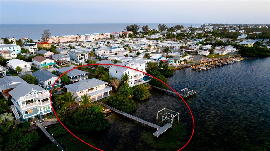 2512 AVENUE A, BRADENTON BEACH, FL — photo 4 of 20