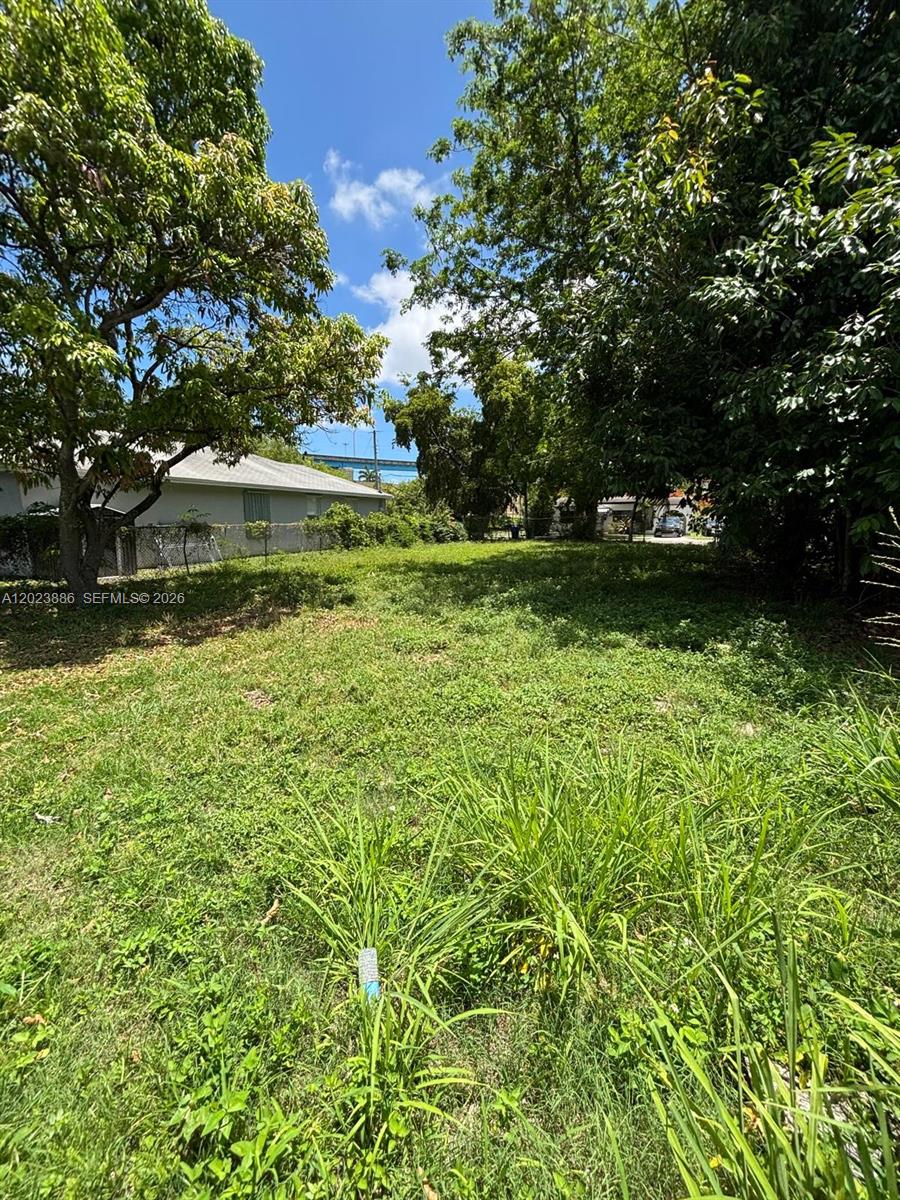 665 NW 43rd St, Miami FL 33127