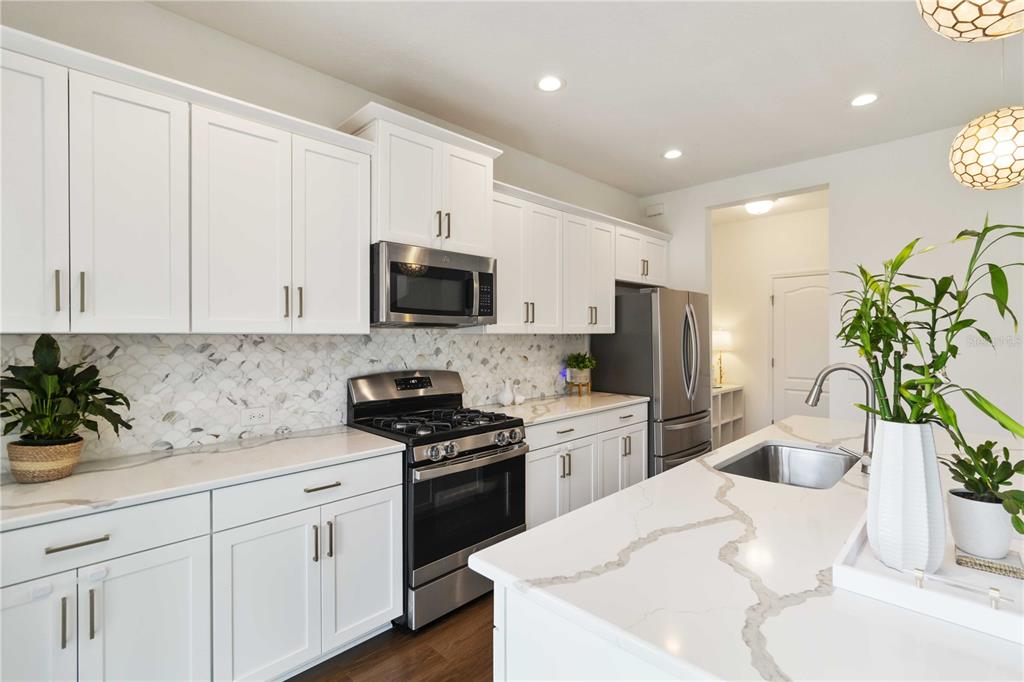 10109 CANAVERAL CIRCLE, SARASOTA, FL — photo 2 of 30