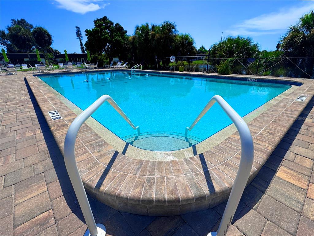 1213 GLEN OAKS DRIVE E, SARASOTA, FL — photo 4 of 30
