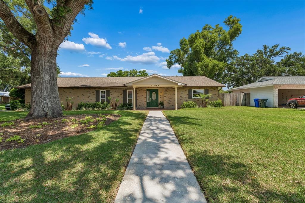 1302 GLENGREEN LANE