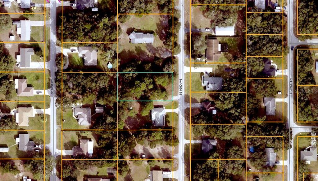 This is an aerial map showing a vacant lot highlighted in a residential neighborhood — SE 92ND AVENUE, SUMMERFIELD, FL