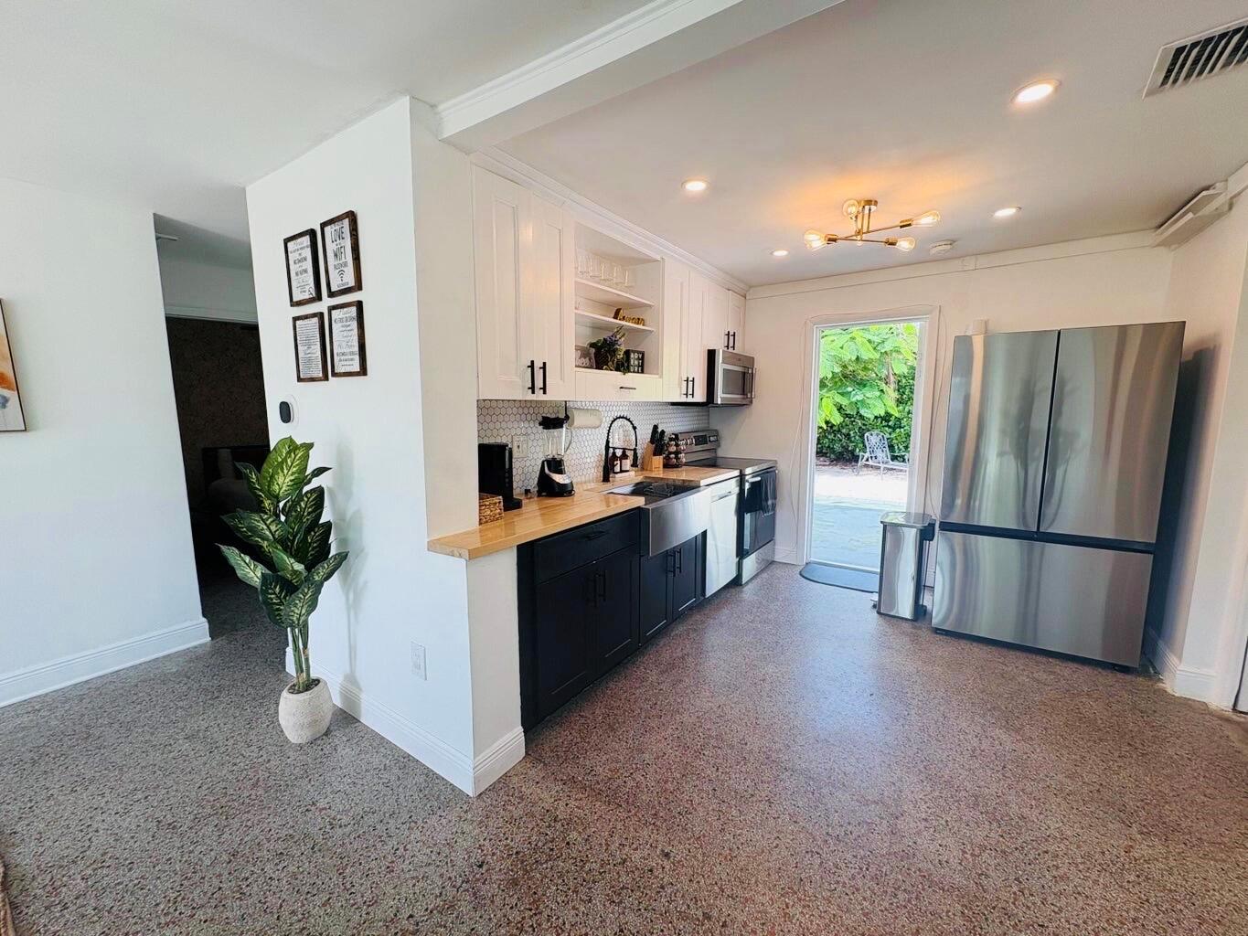 2711 NE 11th Terrace, Pompano Beach FL 33064