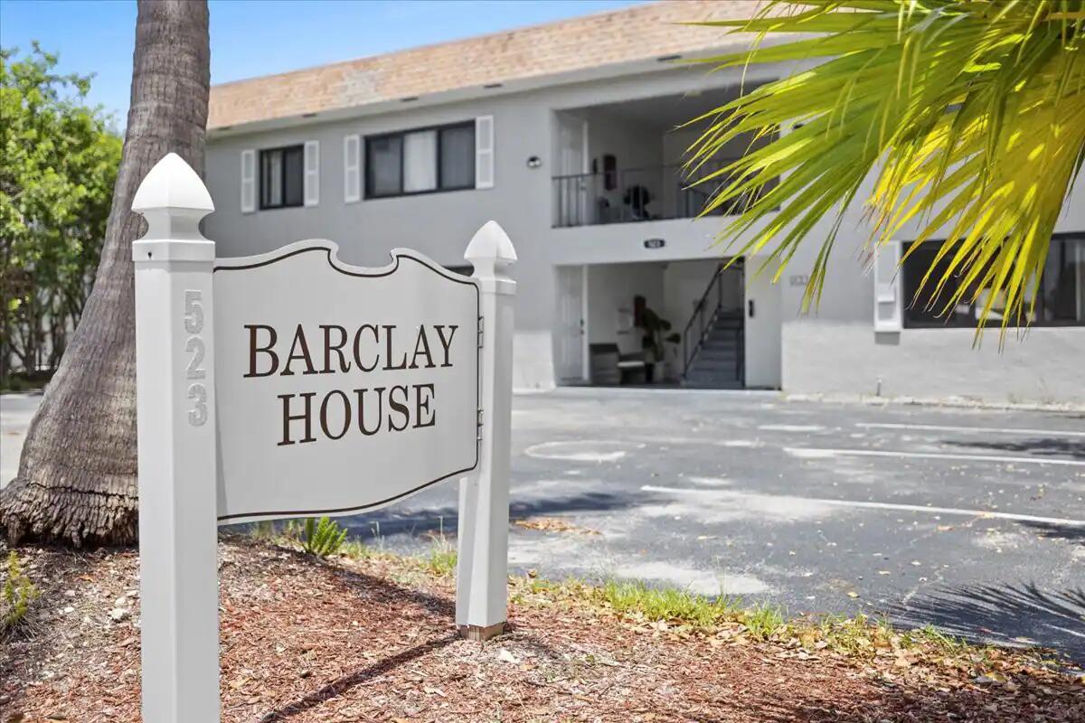 A sign for Barclay House stands in front of a two-story apartment building with parking — 523 SE 20th Court # 5, Boynton Beach FL 33435, BOYNTON BEACH, FL