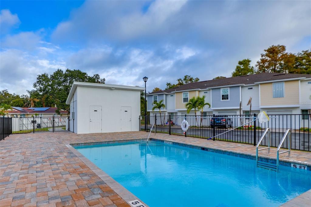 2441 6TH AVENUE DRIVE E, BRADENTON, FL — photo 3 of 24