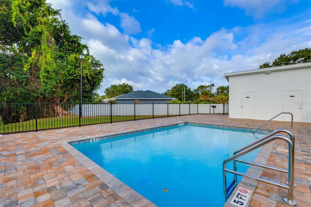 2441 6TH AVENUE DRIVE E, BRADENTON, FL — photo 4 of 24