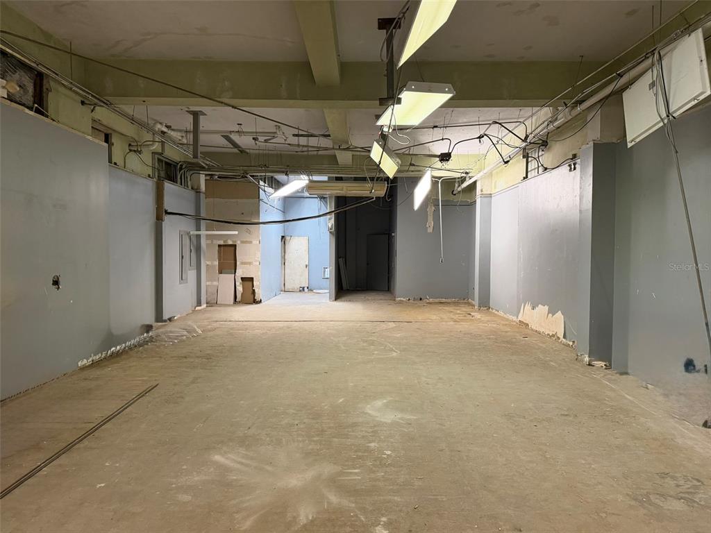 An unfinished commercial space with exposed ceiling fixtures, gray walls, and a concrete floor — 1204 PONCE DE LEON AVENUE UNIT LOCAL B, SAN JUAN, PR