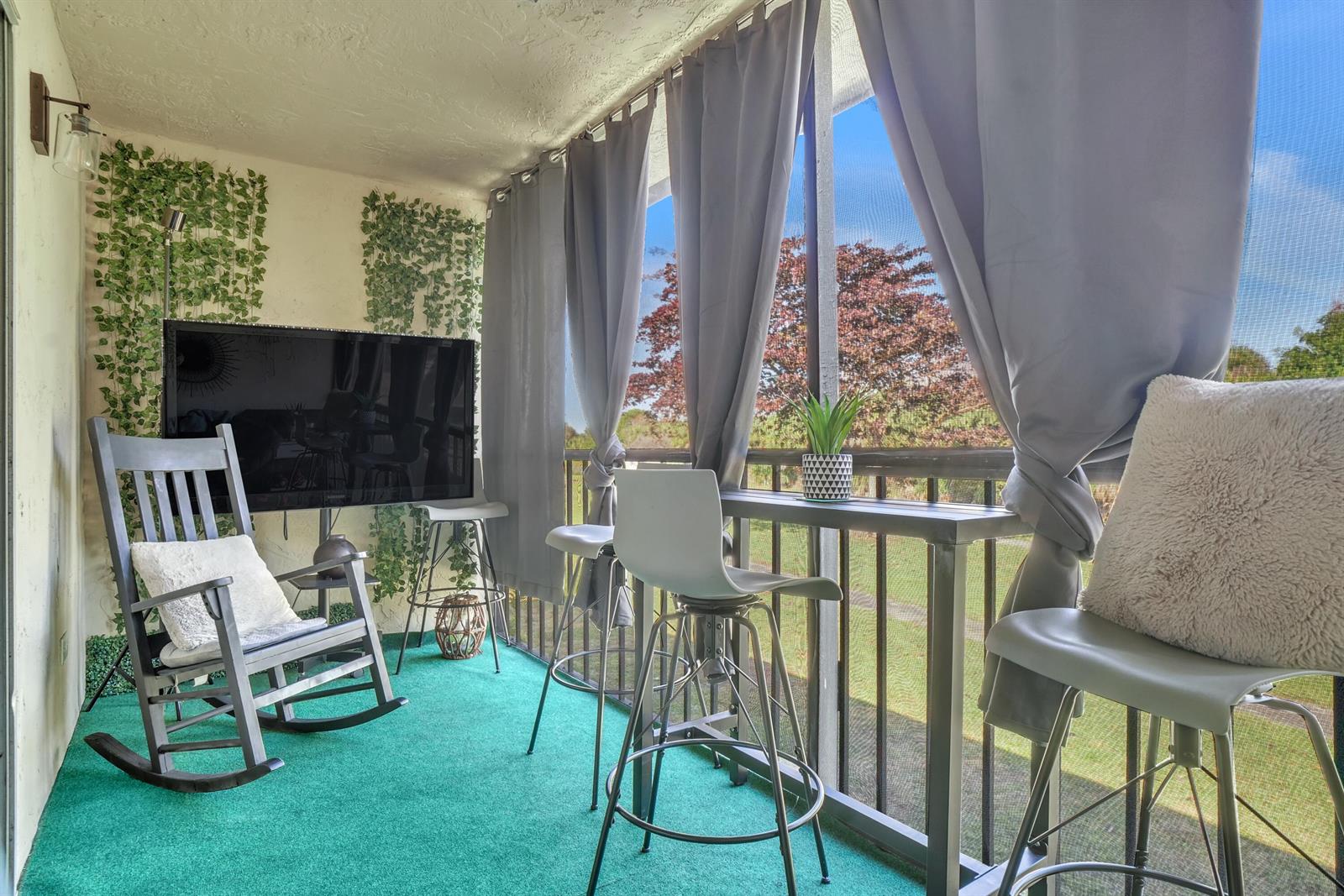 1423 Meadows Circle W, Boynton Beach FL 33436