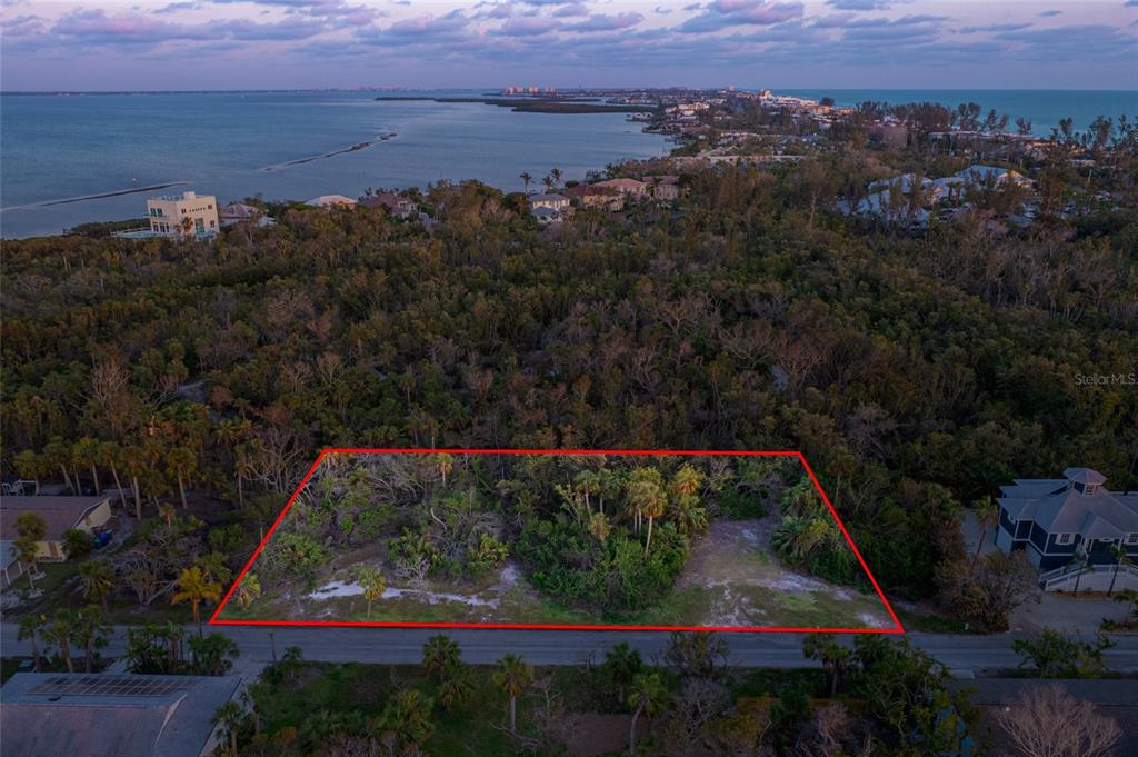 560 GULF BAY ROAD, LONGBOAT KEY, FL — photo 4 of 30