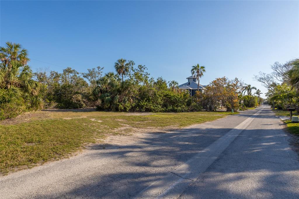 560 GULF BAY ROAD, LONGBOAT KEY, FL — photo 5 of 30
