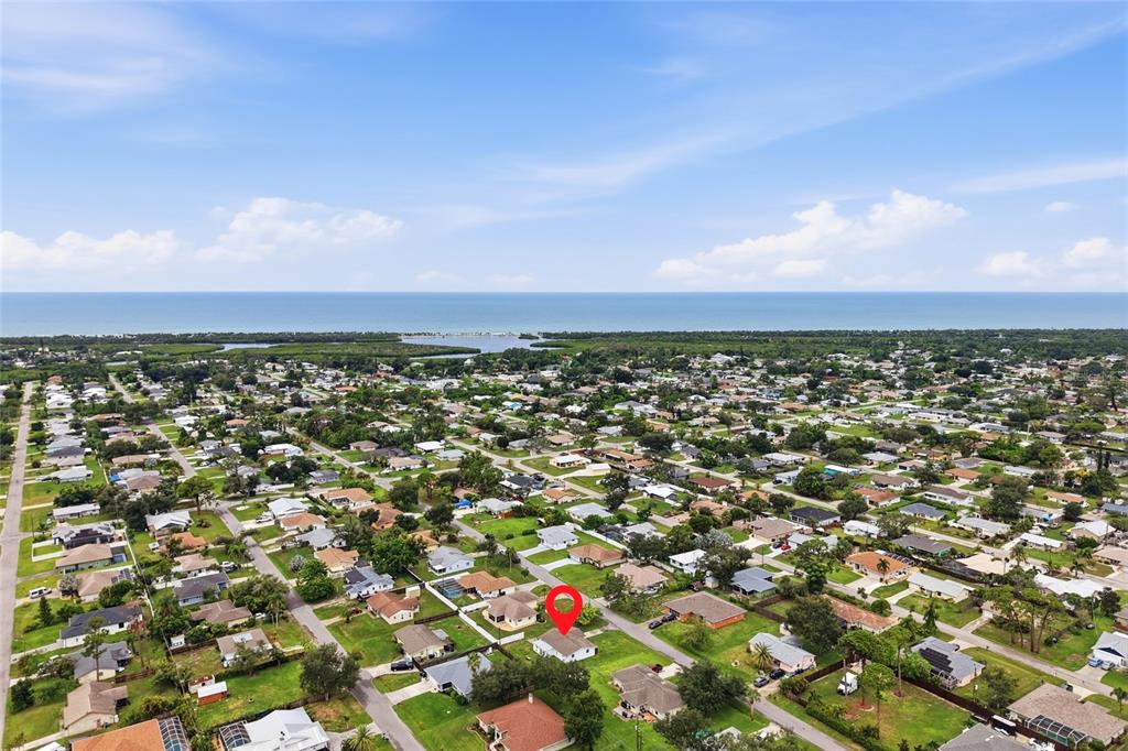 An aerial view shows a residential neighborhood with a red pin marking a single-family home — 935 EVEREST ROAD, VENICE, FL