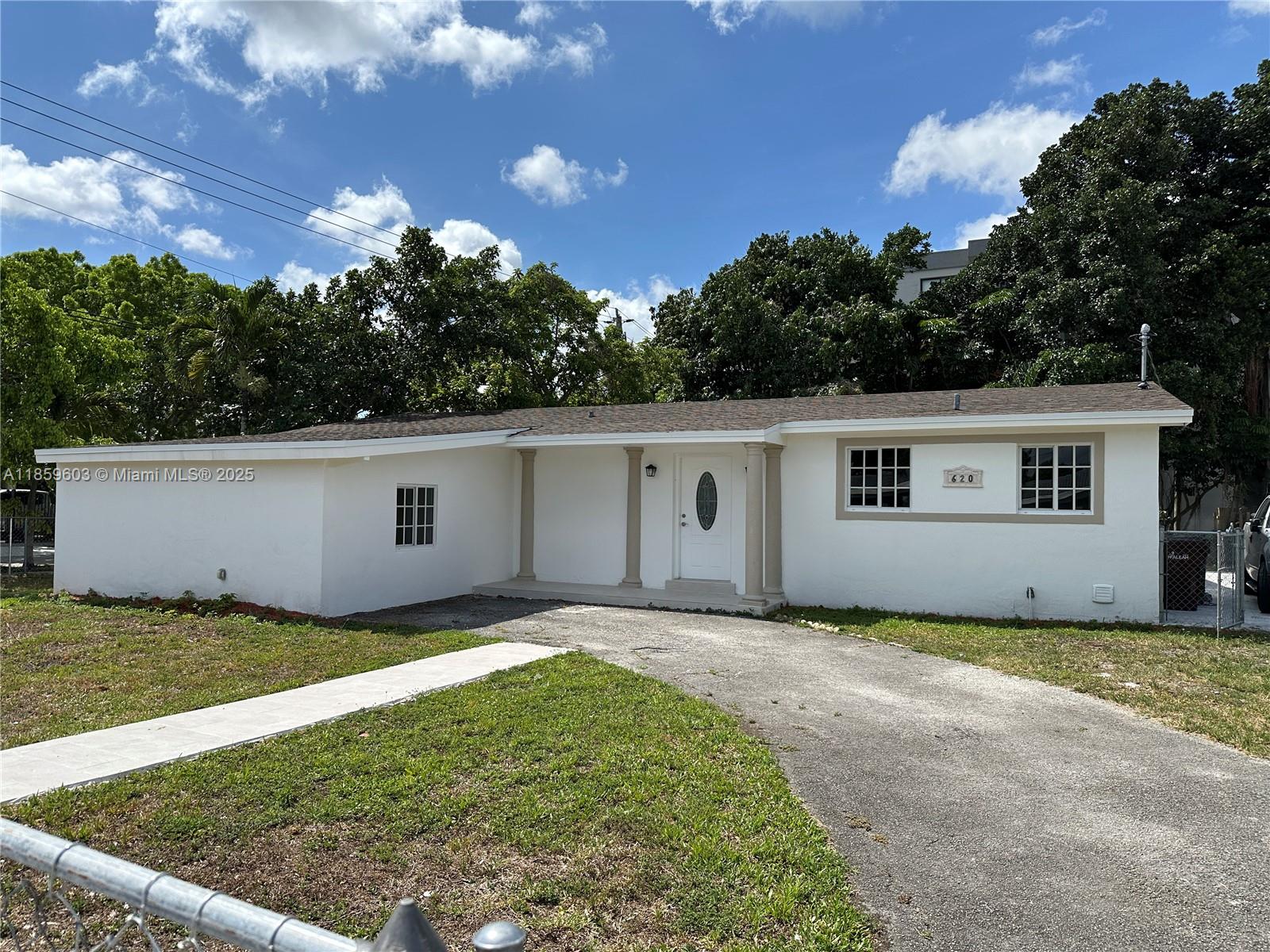 620 W 70th Pl, Hialeah FL 33014