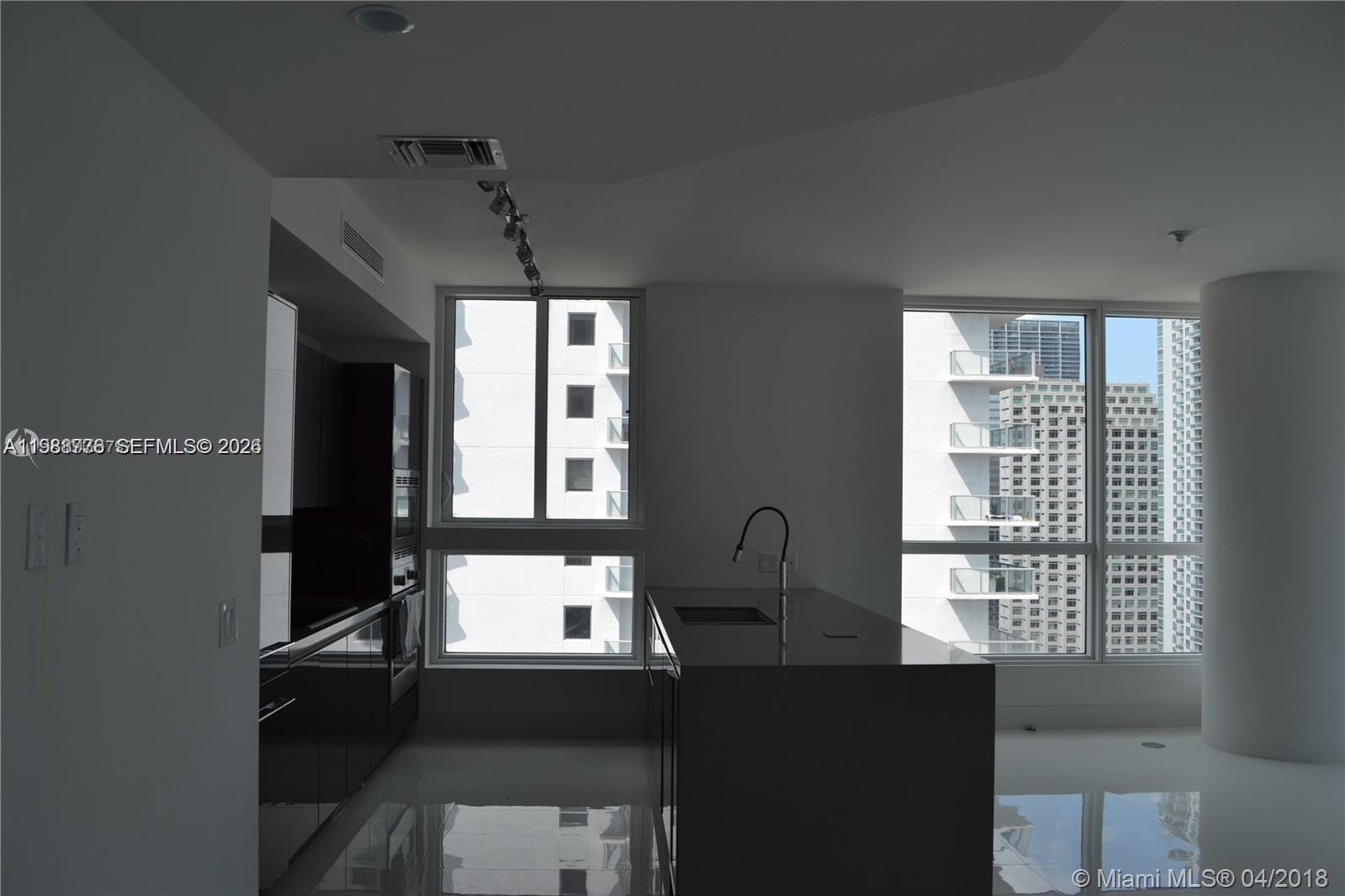 MIAMI, FL — photo 3 of 12
