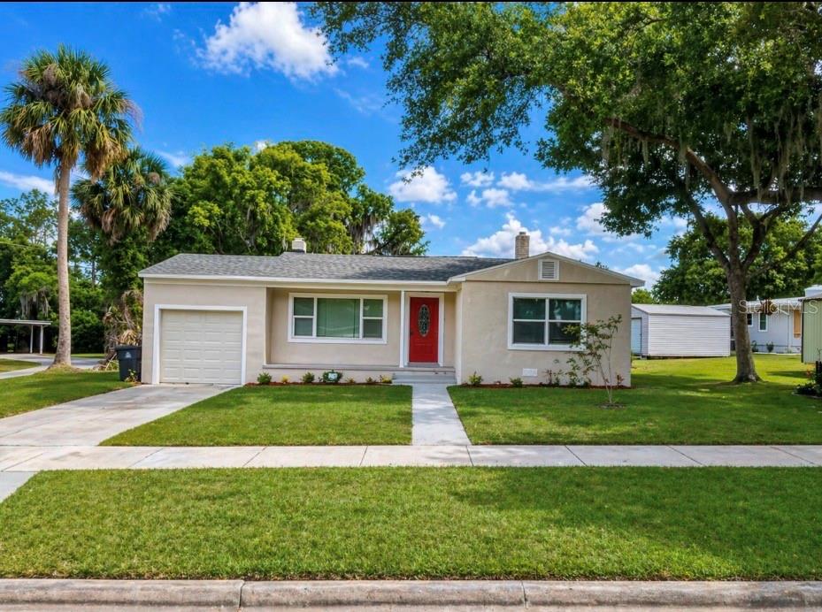 113 W DIVISION STREET