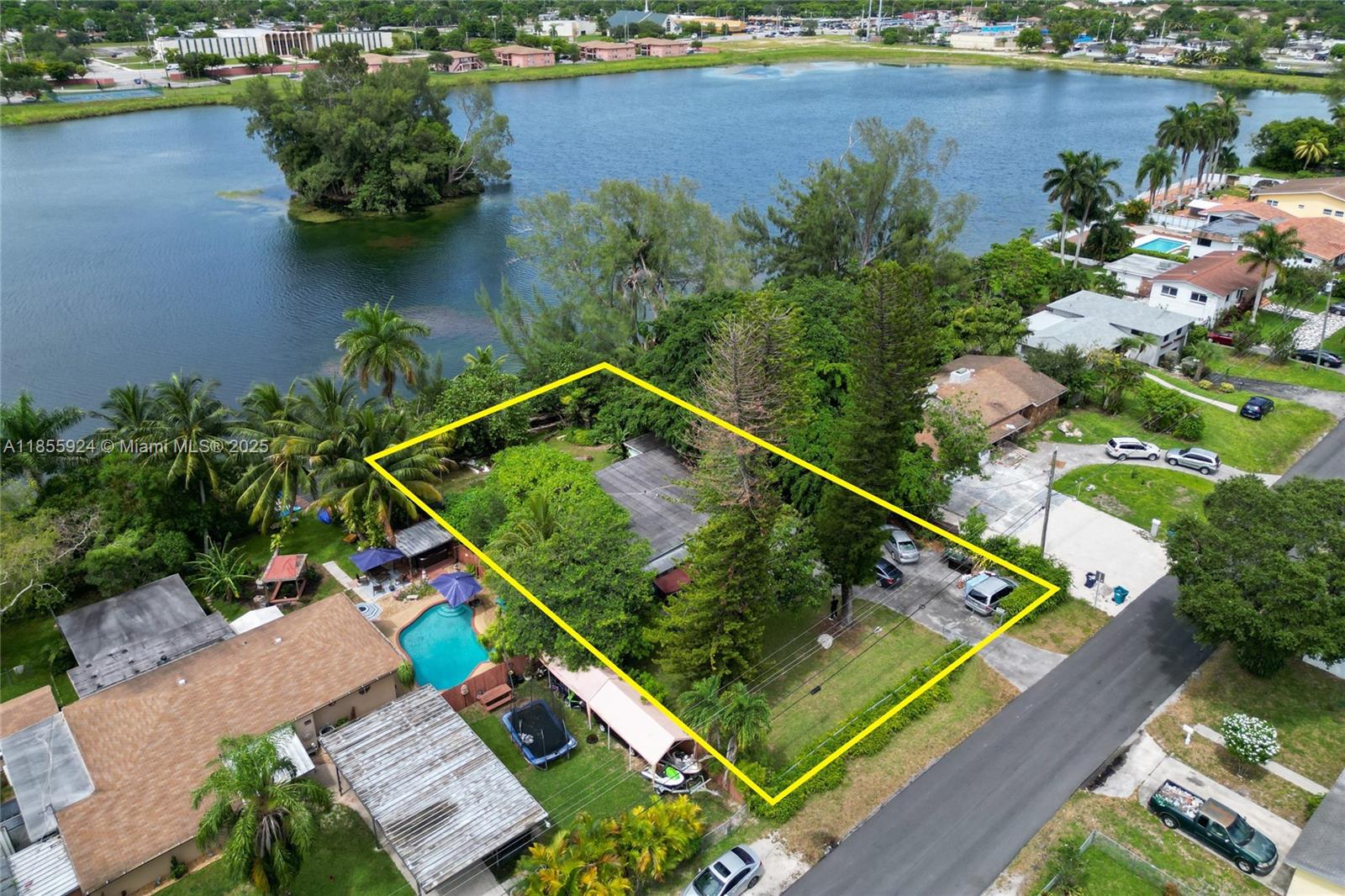 1915 NW 115th St, Miami FL 33167
