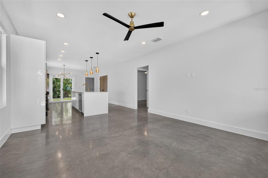 2580 11TH AVENUE S, ST PETERSBURG, FL — photo 5 of 29