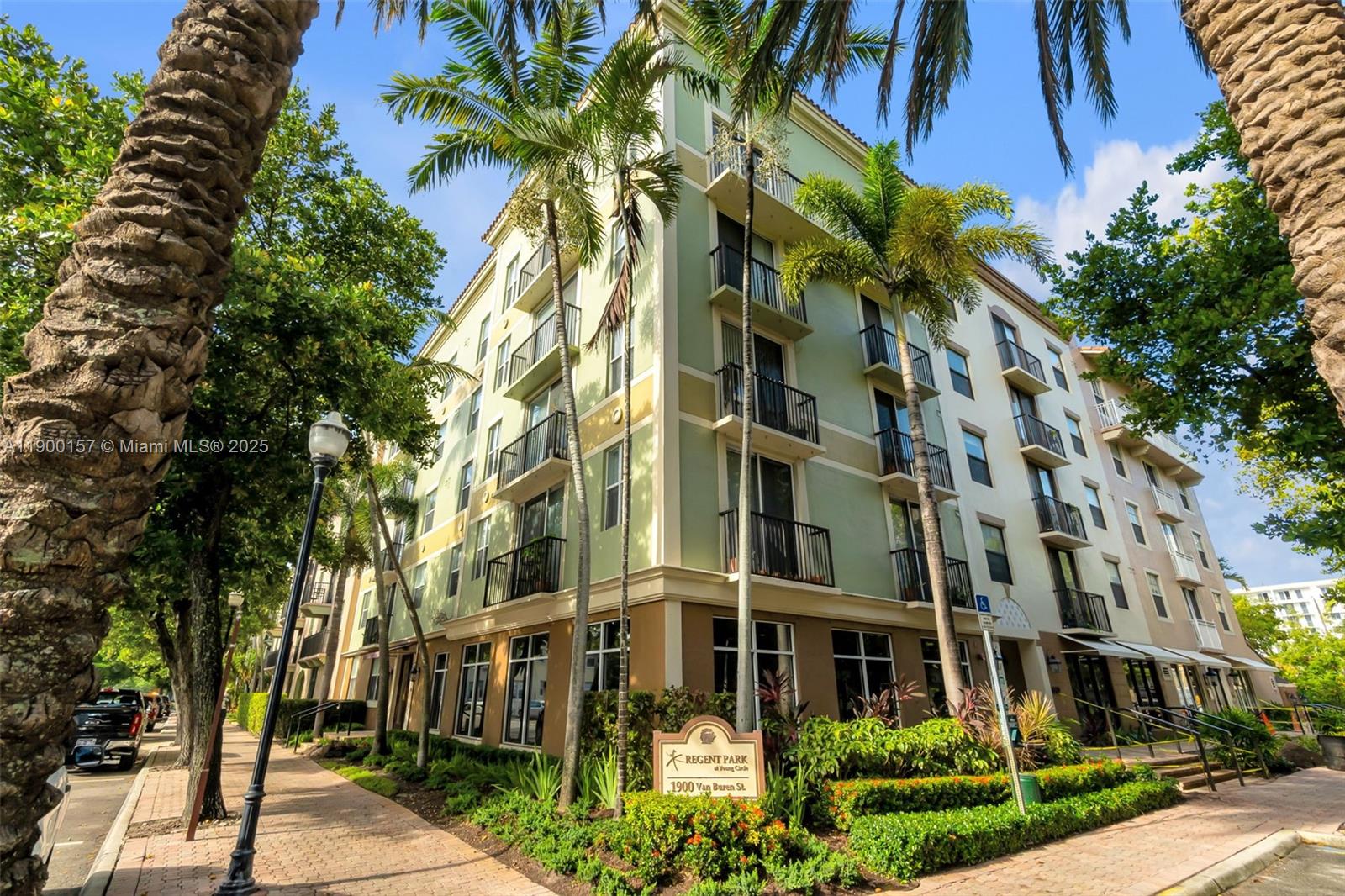 1900 Van Buren St # 206B, Hollywood FL 33020