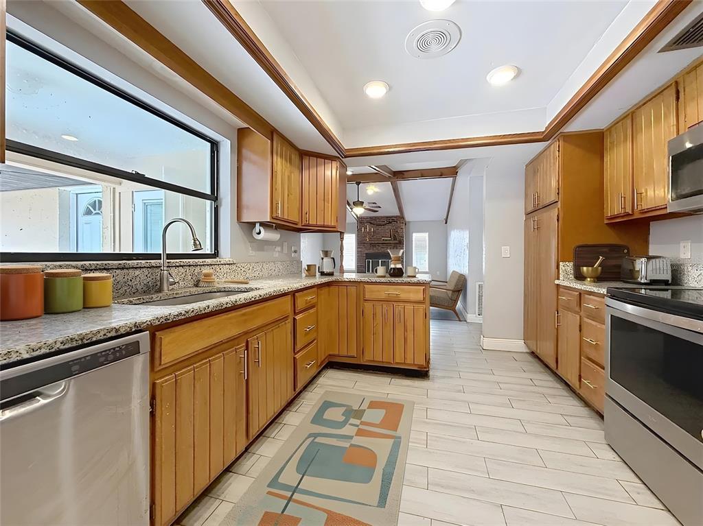 209 FIRST STREET, TAVARES, FL — photo 5 of 29