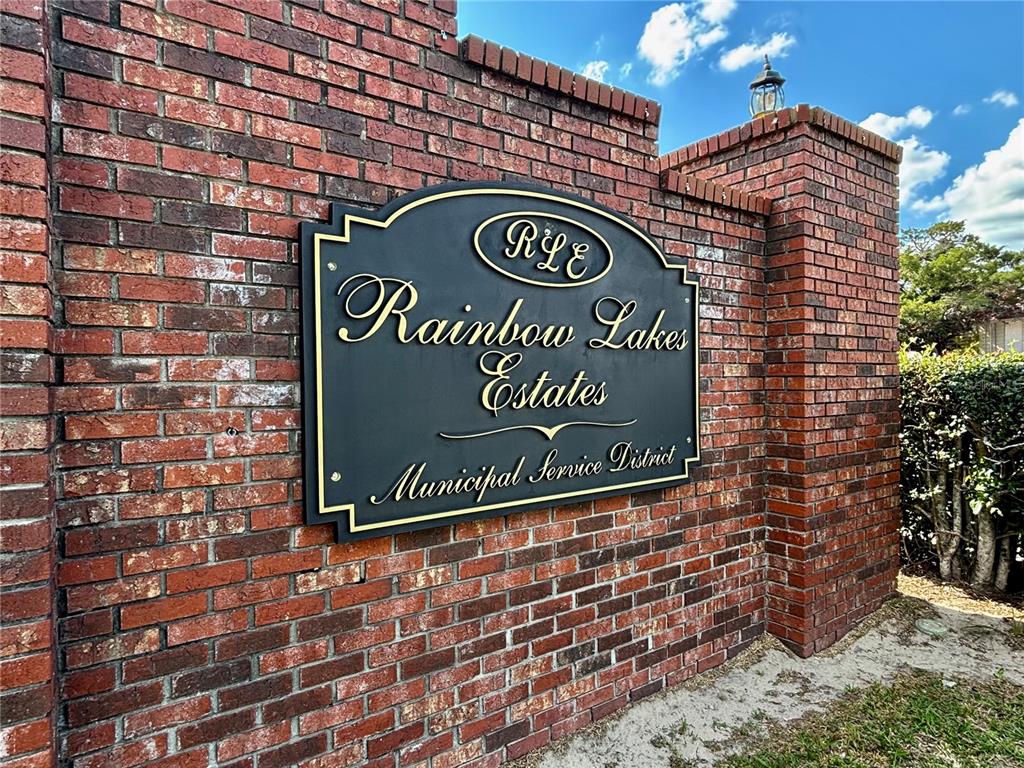 A brick entrance sign for Rainbow Lakes Estates Municipal Service District stands outdoors — Lot 15 SW SHOREWOOD DRIVE, DUNNELLON, FL