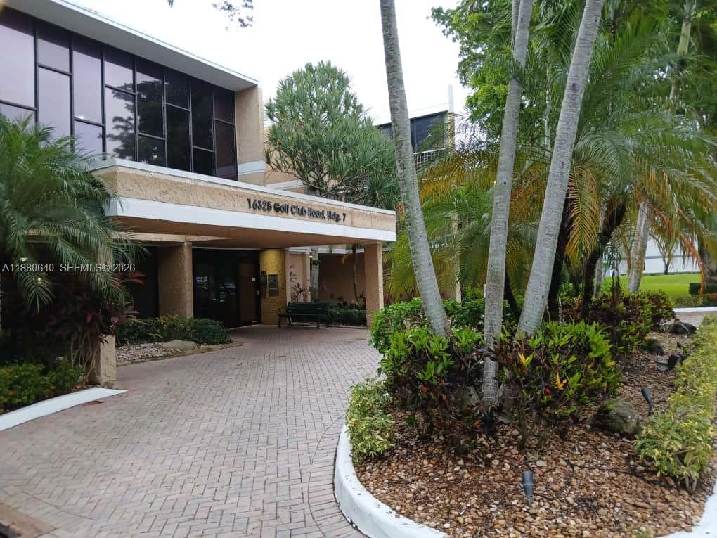 16325 Golf Club Rd # 102, Weston FL 33326