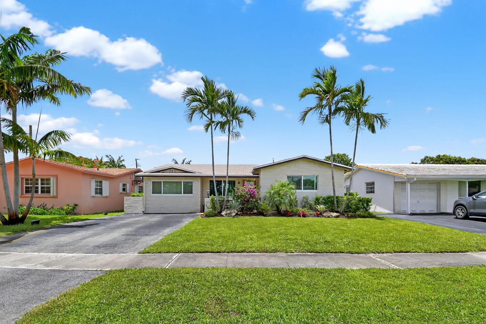 5511 Van Buren Street, Hollywood FL 33021
