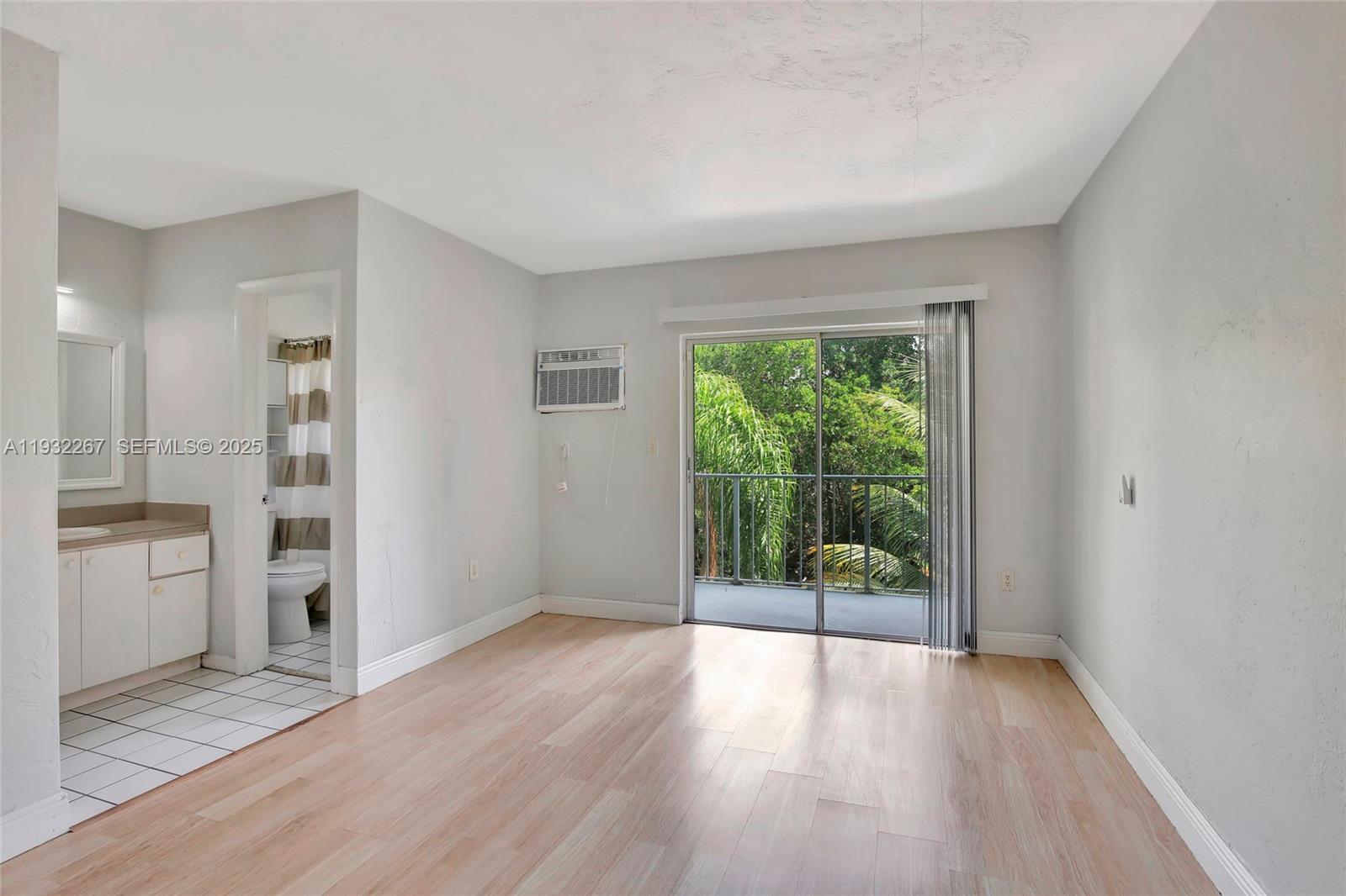 1860 Venice Park Dr # 204, North Miami FL 33181