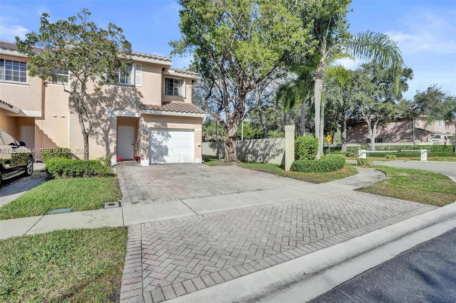 9175 NW 40th Pl, Sunrise FL 33351