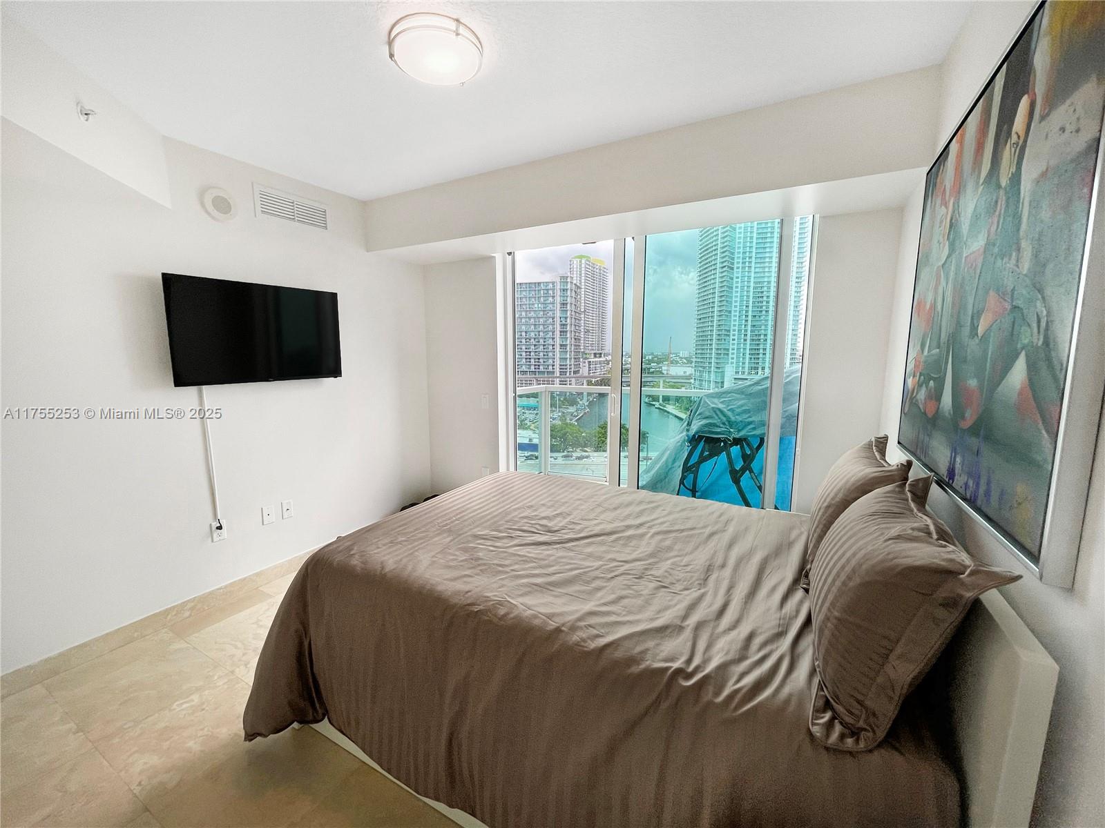 41 SE 5th St # 916, Miami FL 33131