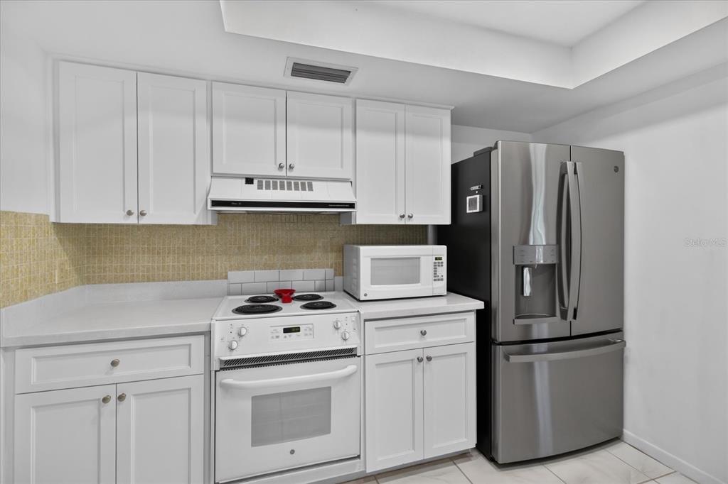 13497 OVAL DRIVE E, LARGO, FL — photo 4 of 30