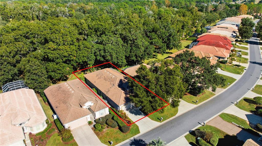An aerial view shows a single-story house with a tiled roof outlined in red — 389 W DOERR PATH, HERNANDO, FL