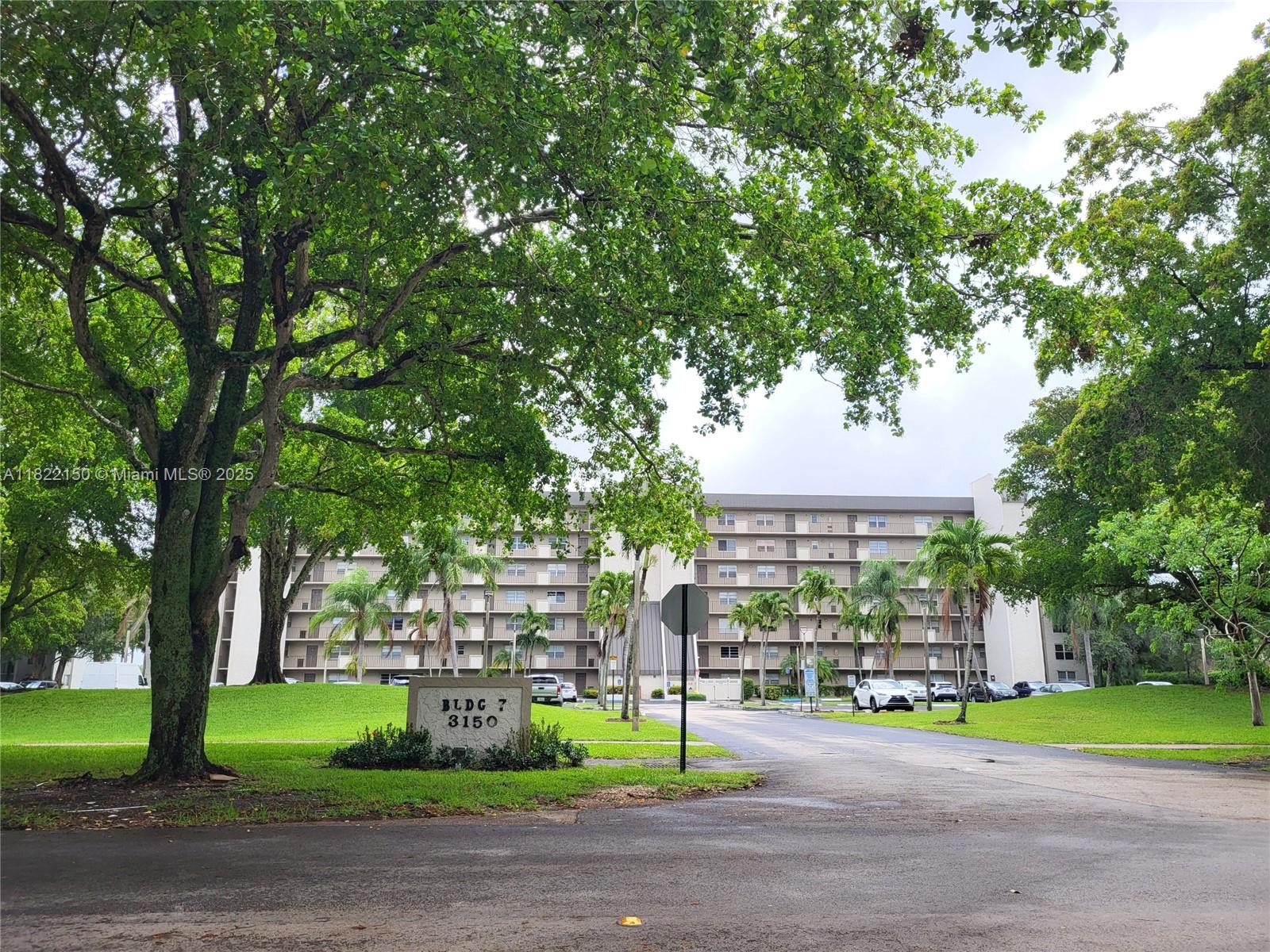 3150 W Rolling Hills Cir # 310, Davie FL 33328
