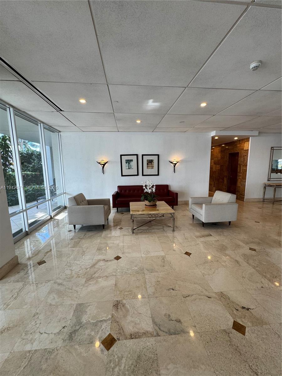 150 SE 25th Rd # 8L, Miami FL 33129
