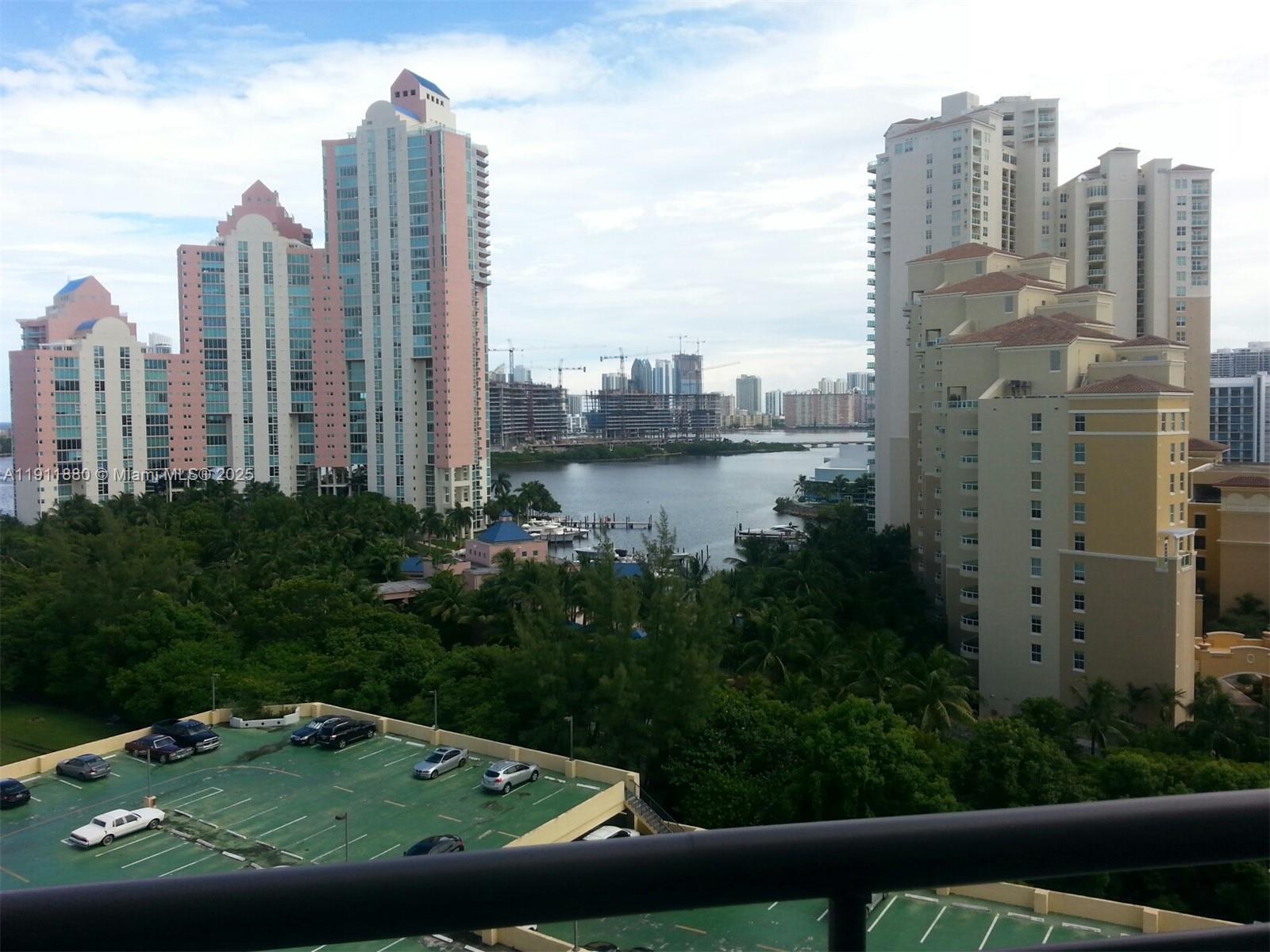 AVENTURA, FL — photo 2 of 27