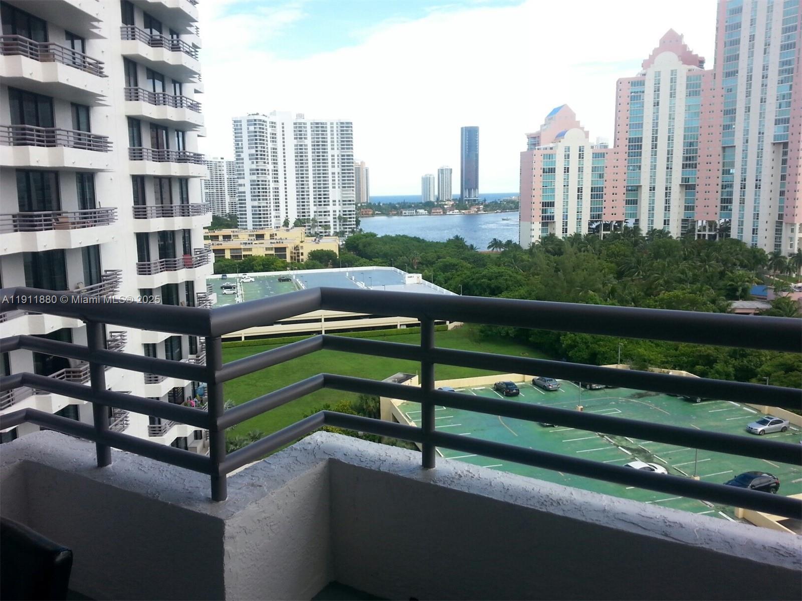 AVENTURA, FL — photo 3 of 27