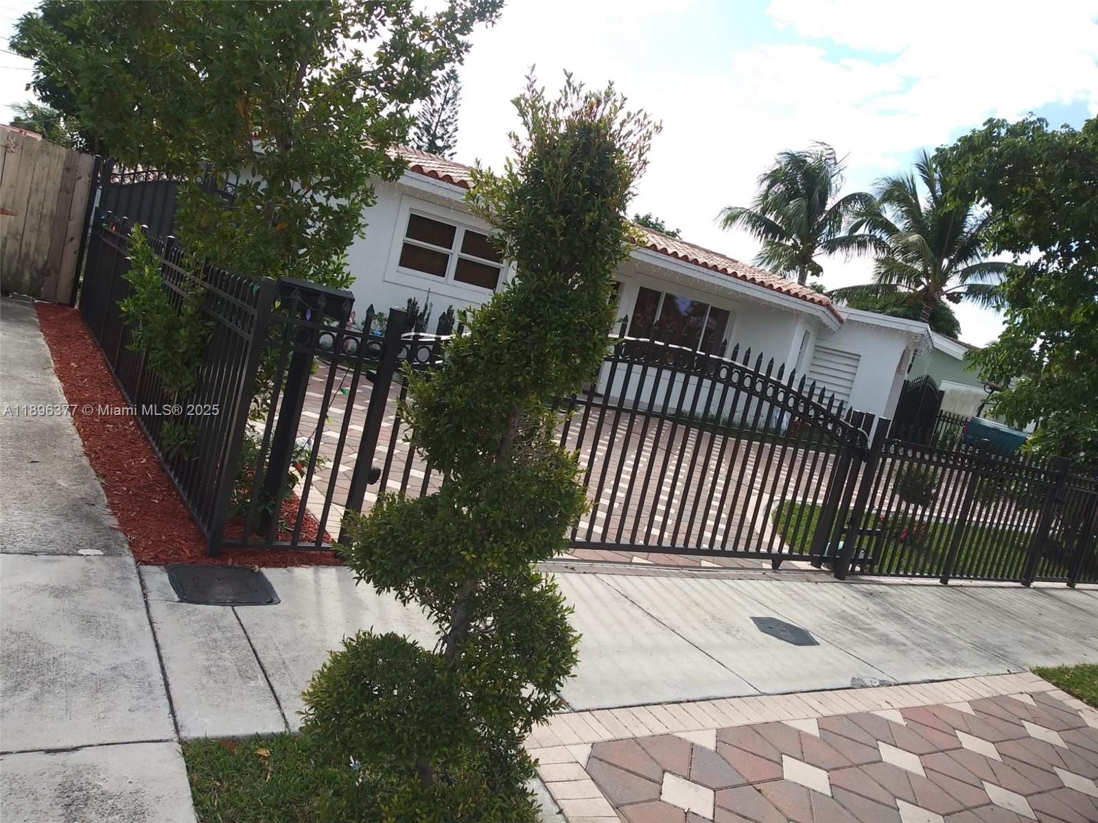 240 NE 27th St # 1, Pompano Beach FL 33064