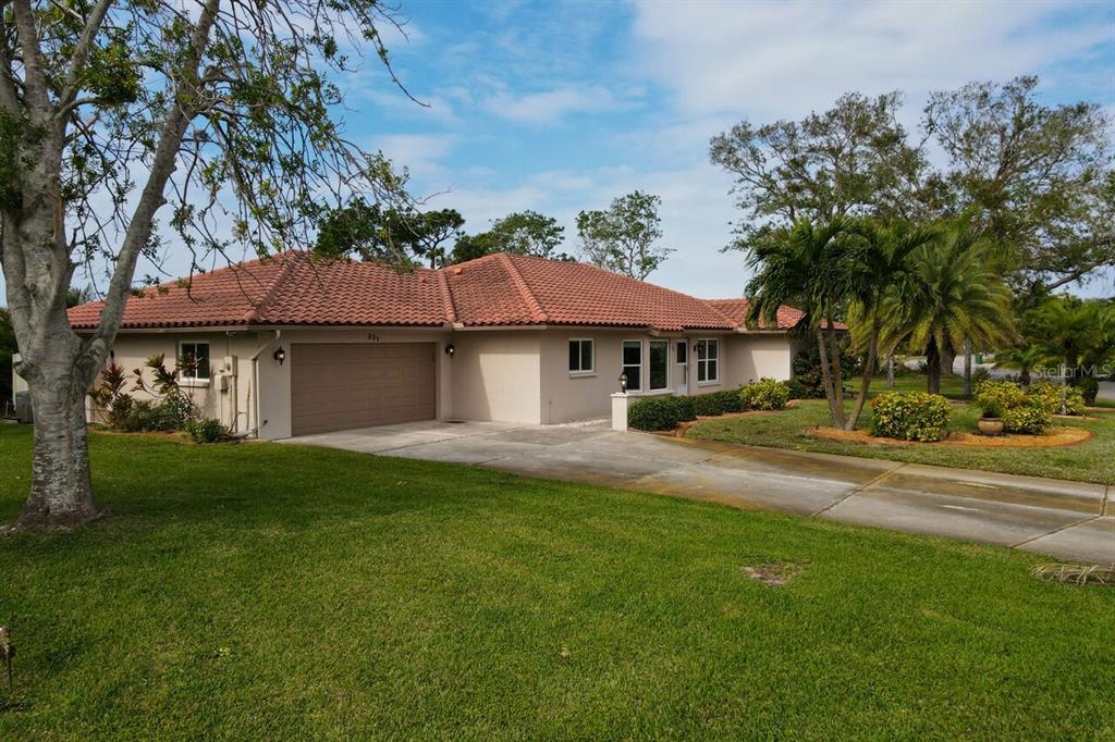 331 OAKWOOD CIRCLE