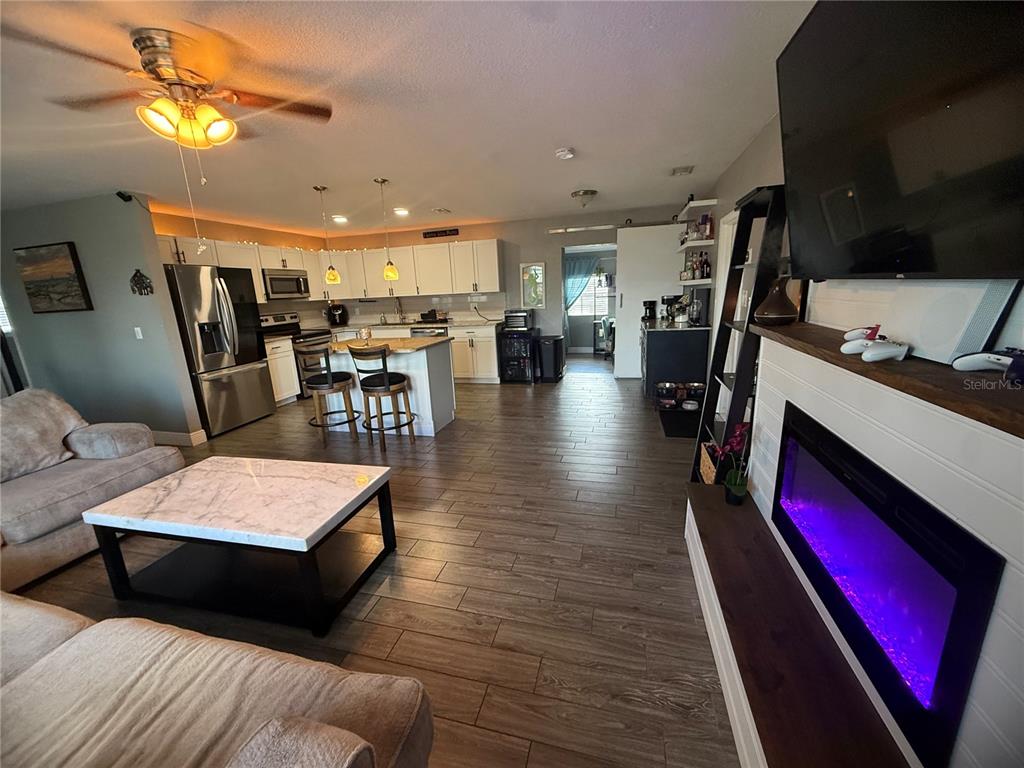 2815 SOUTHERN PARKWAY W, BRADENTON, FL — photo 2 of 17