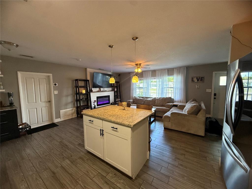 2815 SOUTHERN PARKWAY W, BRADENTON, FL — photo 3 of 17