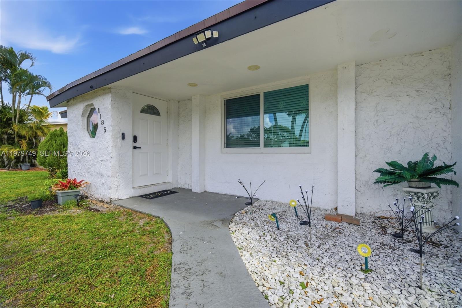1185 NW 92nd Ave, Pembroke Pines FL 33024