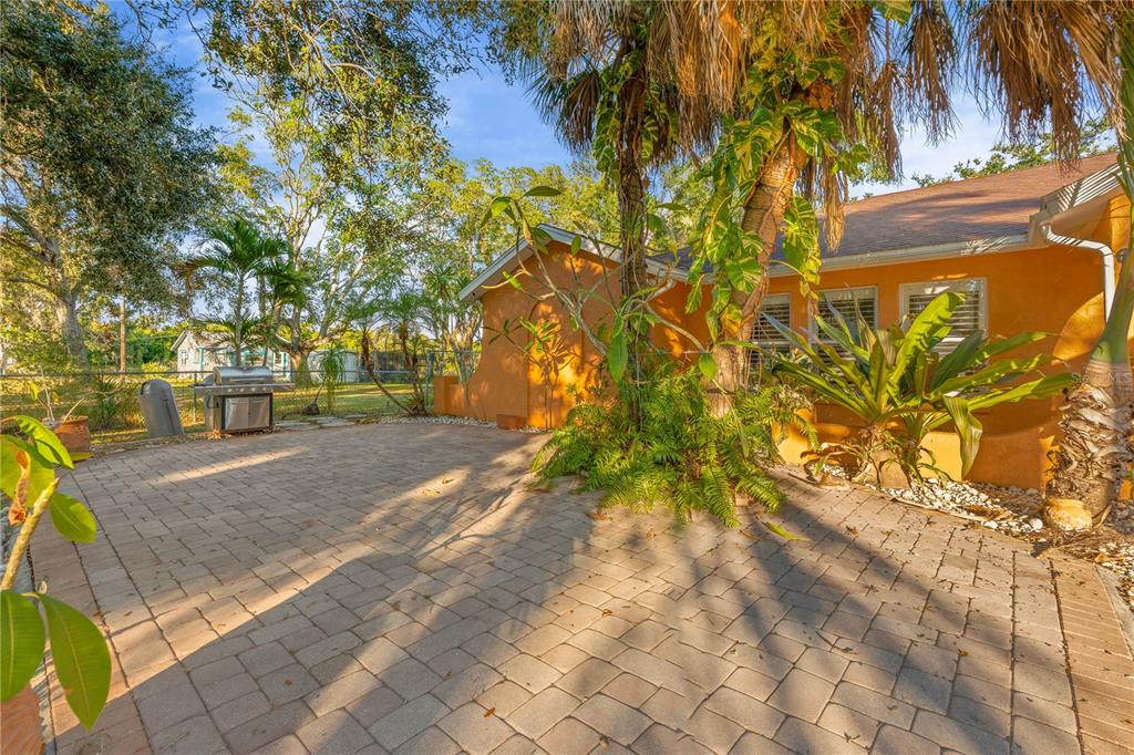 619 29TH STREET E, BRADENTON, FL — photo 4 of 30