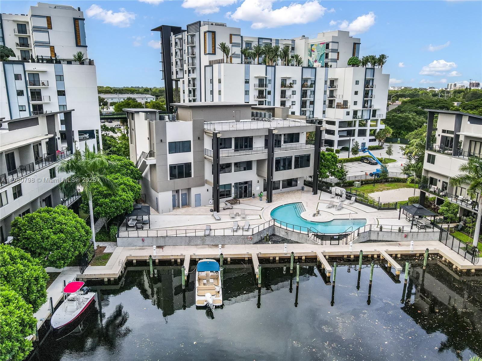 466 SE 1st Cir, Pompano Beach FL 33060