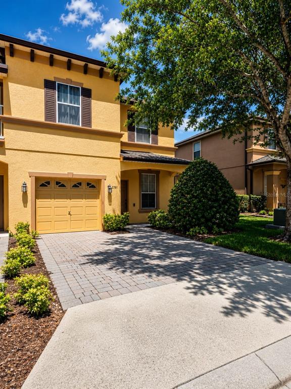2761 RETREAT VIEW CIRCLE